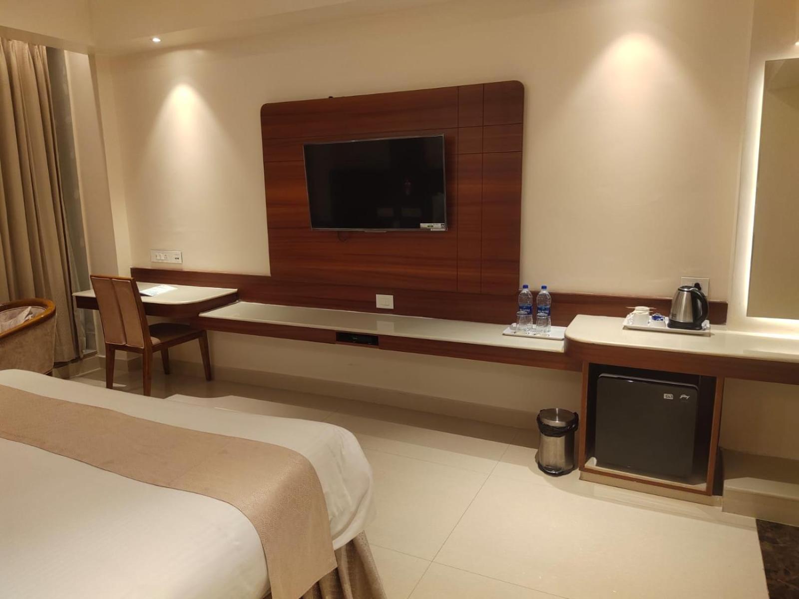 Hotel The Plaza Hyderabad Esterno foto
