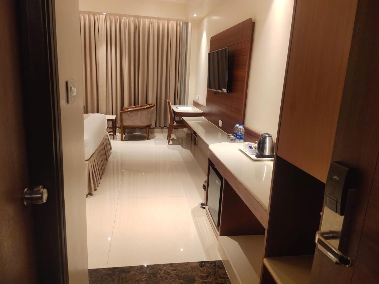 Hotel The Plaza Hyderabad Esterno foto