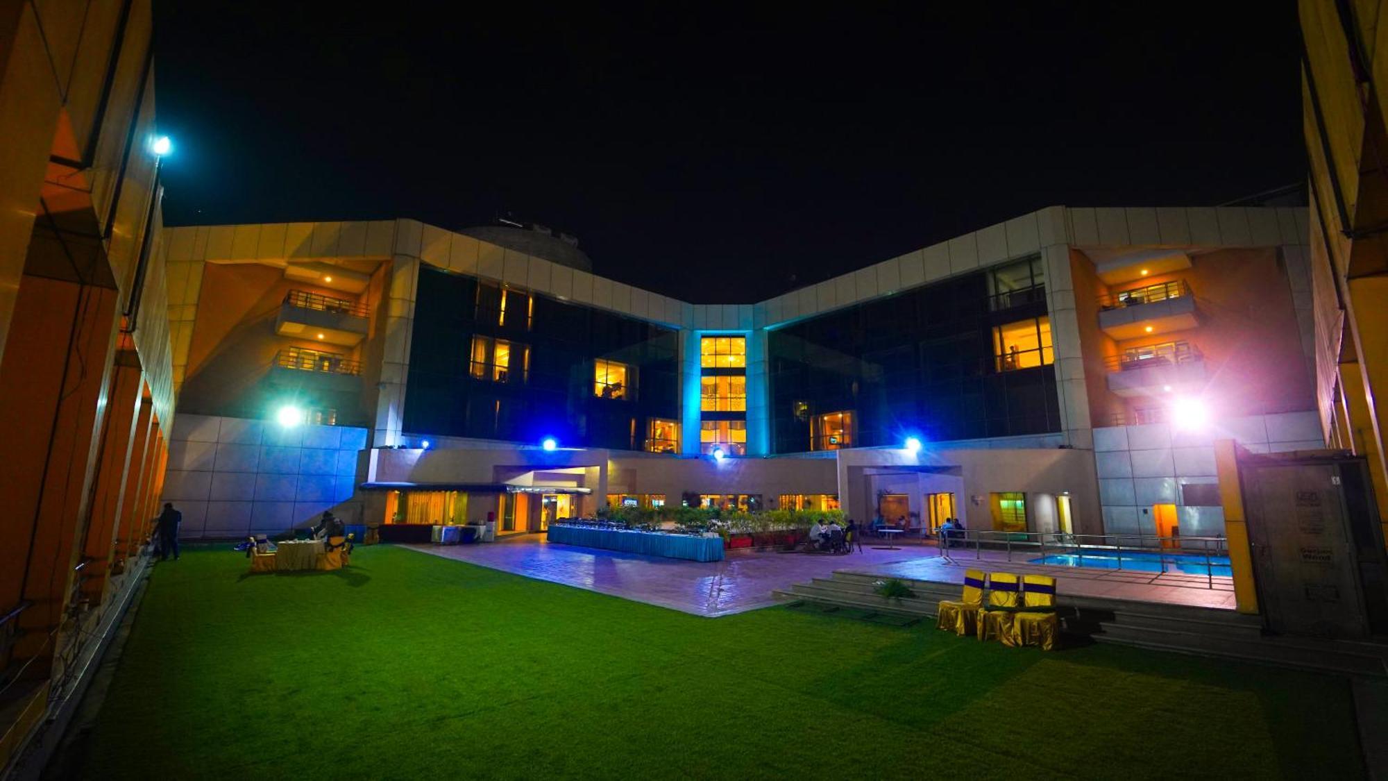 Hotel The Plaza Hyderabad Esterno foto