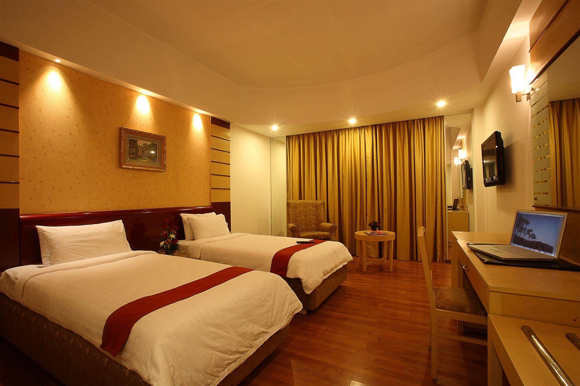 Hotel The Plaza Hyderabad Esterno foto
