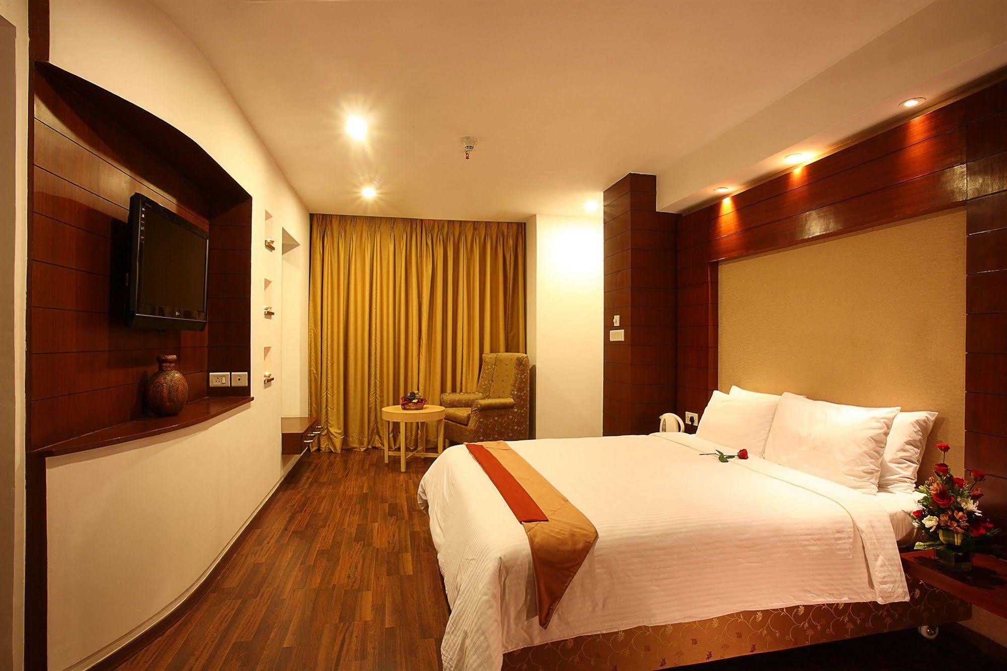 Hotel The Plaza Hyderabad Esterno foto